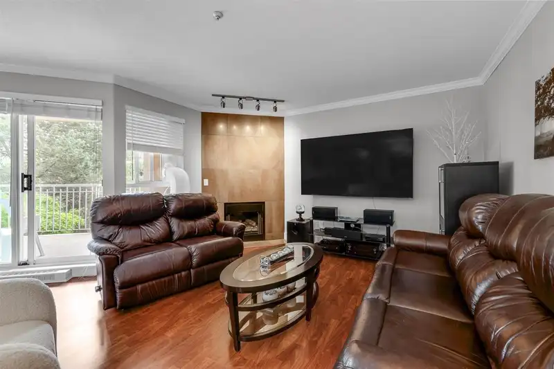 316 13733 74 AVENUE - photo 2 of 32
