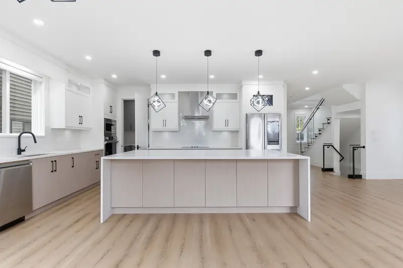 7020 205 STREET - photo 4 of 25