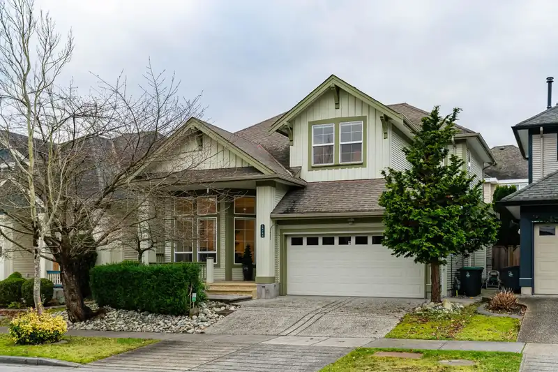 14746 59 AVENUE - photo 2 of 40