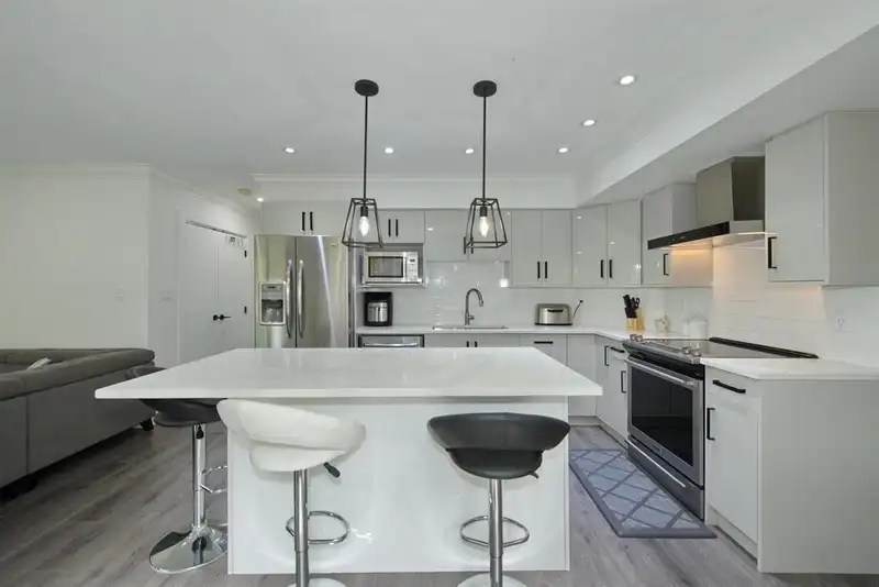 6049 133A STREET - photo 4 of 35
