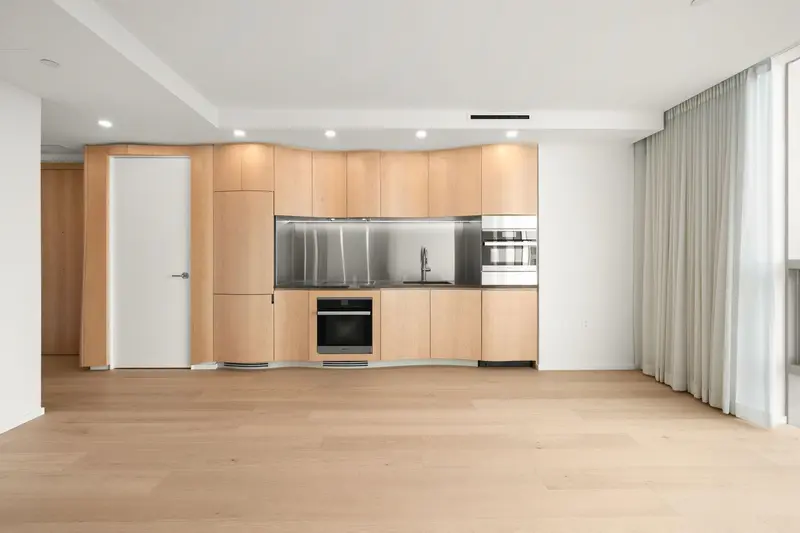 2004 1568 ALBERNI STREET - photo 4 of 25