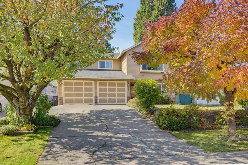 6293 129 STREET - photo 4 of 25