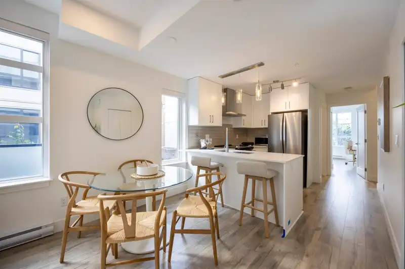32 6328 KING GEORGE BOULEVARD - photo 4 of 9