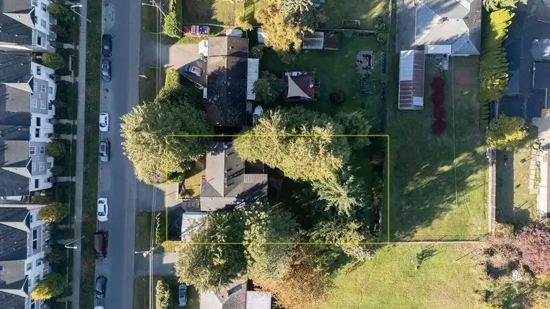 13231 112B AVENUE - photo 2 of 25