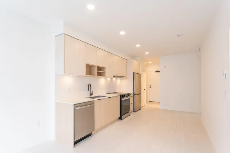 512 10466 138A STREET - photo 3 of 12