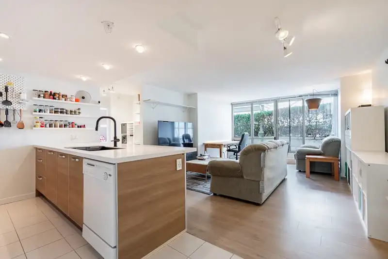 201 9981 WHALLEY BOULEVARD - photo 2 of 33