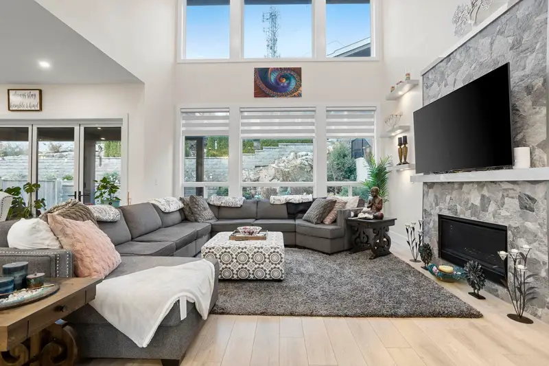 2727 MONTANA PLACE - photo 4 of 25