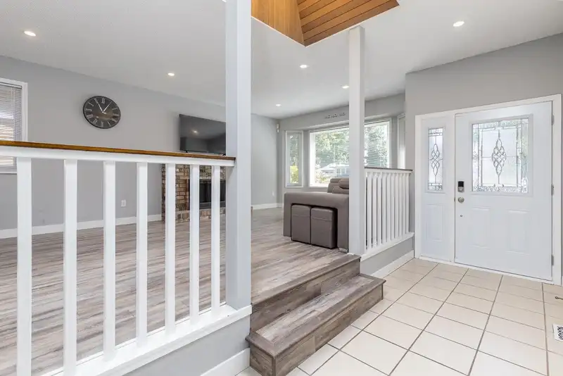9435 149A STREET - photo 4 of 30