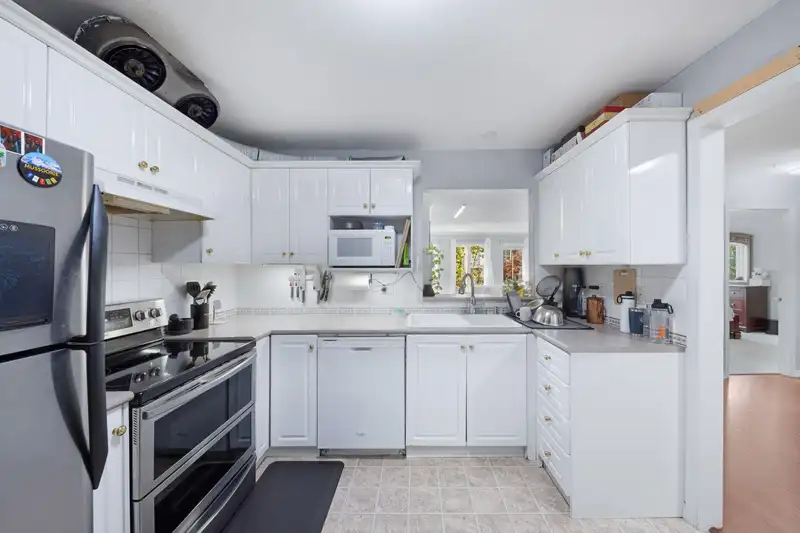 215 12125 75A AVENUE - photo 3 of 30