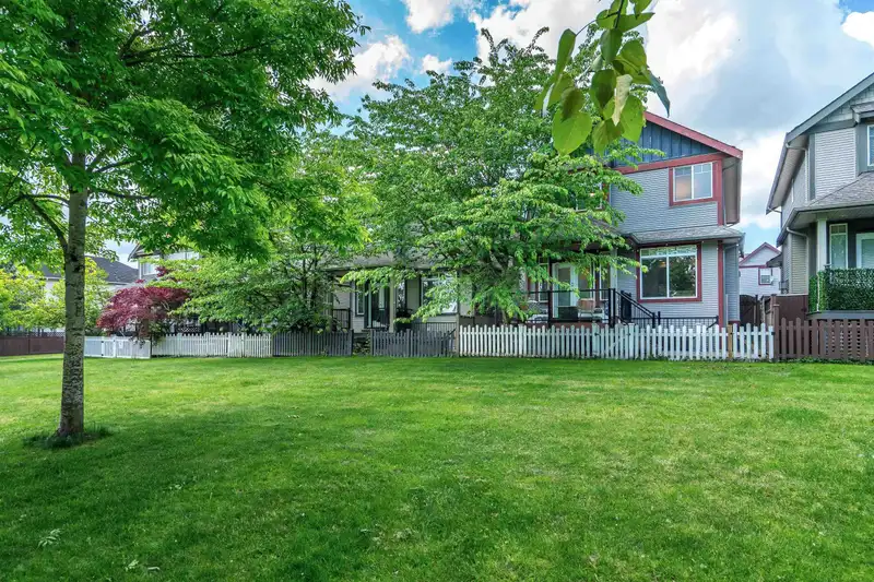 6668 195 STREET - photo 1 of 40