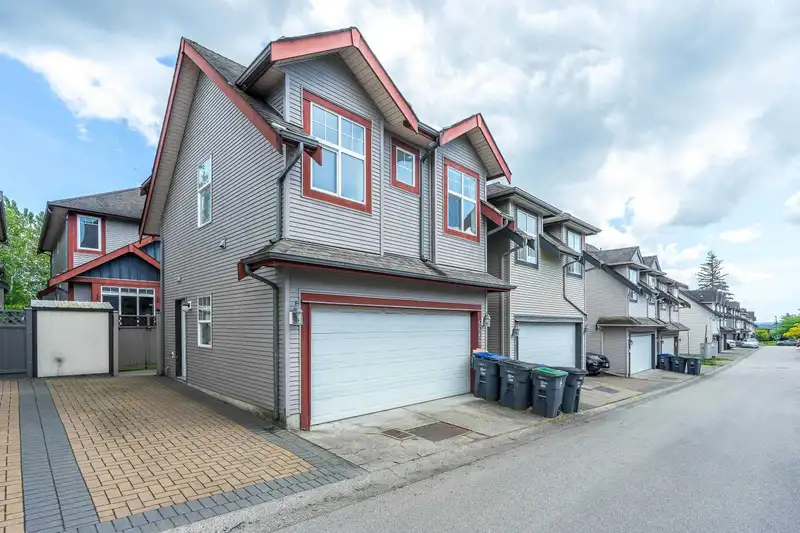 6668 195 STREET - photo 3 of 40