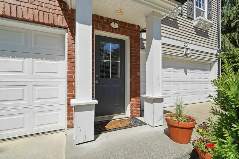 7 15075 60 AVENUE - photo 1 of 31