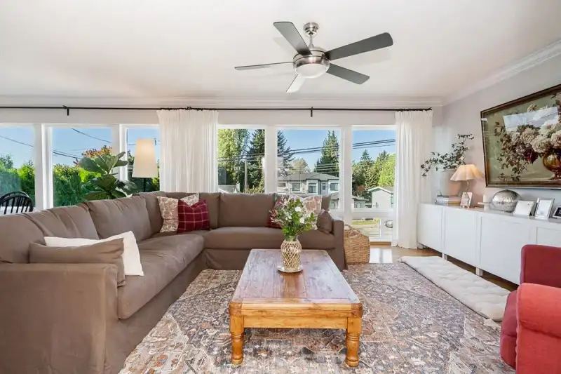 5846 180 STREET - photo 4 of 25