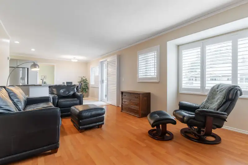 224 13888 70 AVENUE - photo 4 of 38