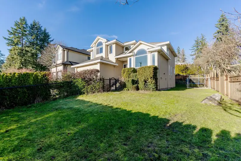 16657 78 AVENUE - photo 3 of 36
