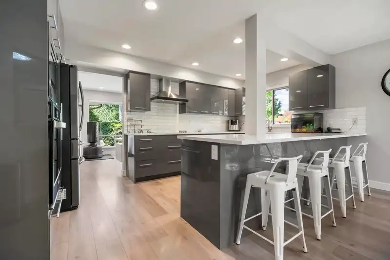 140 15988 83 AVENUE - photo 4 of 32