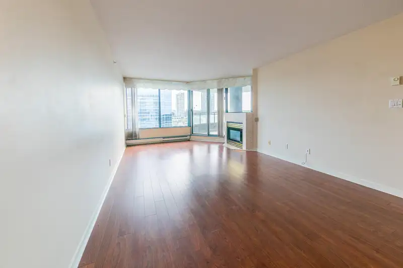 1608 13383 108 AVENUE - photo 4 of 40