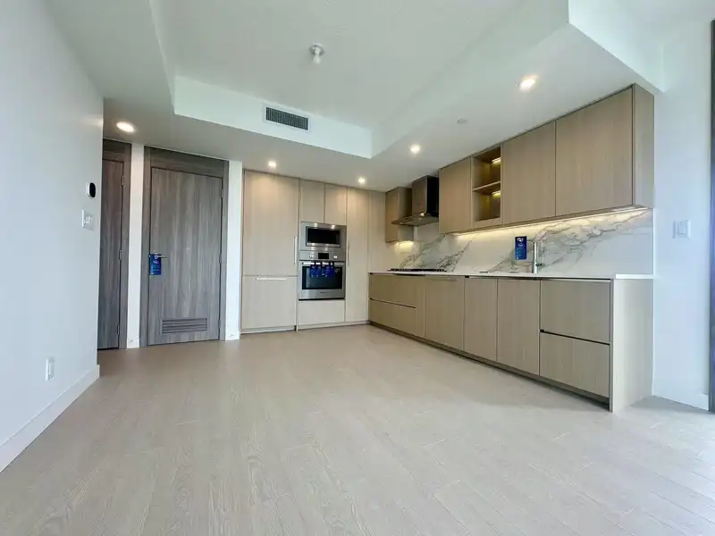 2405 13768 100 AVENUE - photo 4 of 25