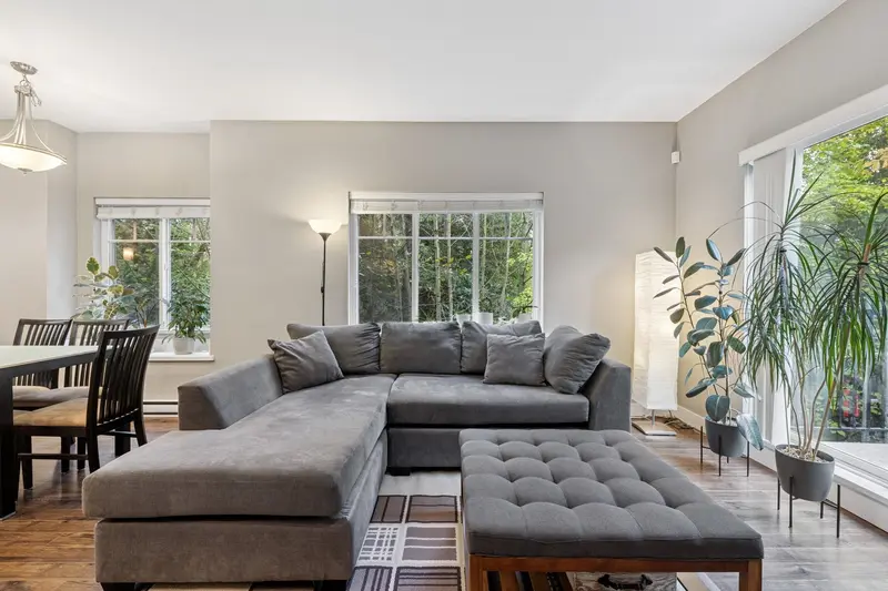 207 3888 NORFOLK STREET - photo 1 of 17