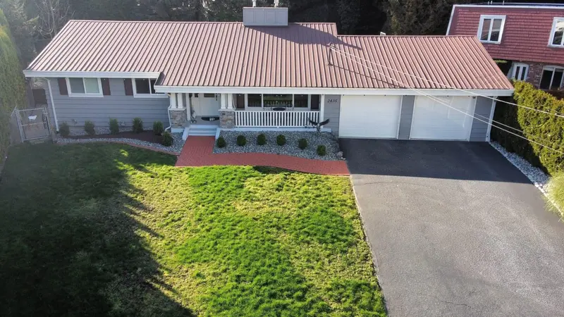 2435 RIDEAU STREET - photo 2 of 25