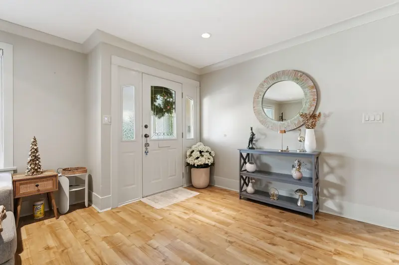 2435 RIDEAU STREET - photo 4 of 25