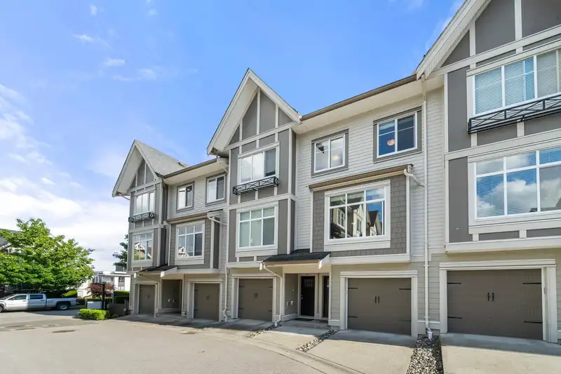 39 6591 195A STREET - photo 2 of 40