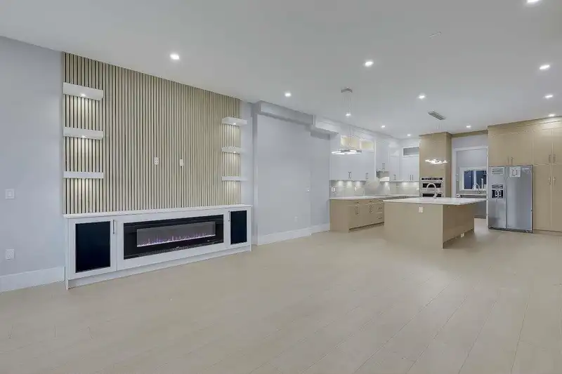 101 13661 59 AVENUE - photo 2 of 27