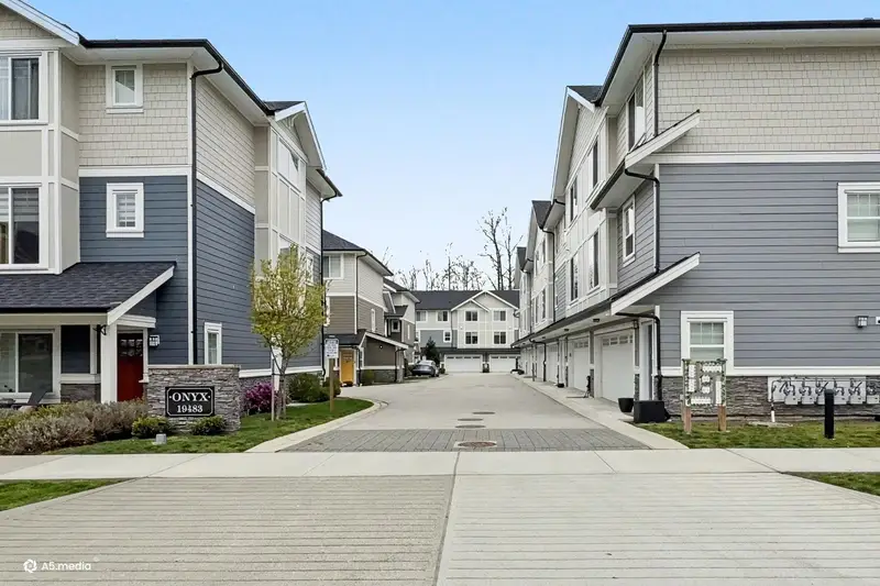 14 19483 74 AVENUE - photo 2 of 25