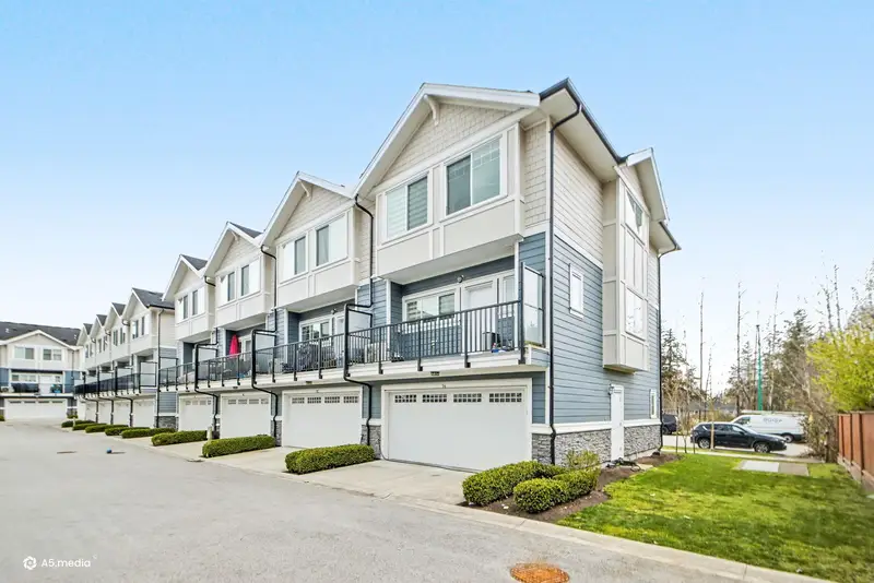 14 19483 74 AVENUE - photo 3 of 25