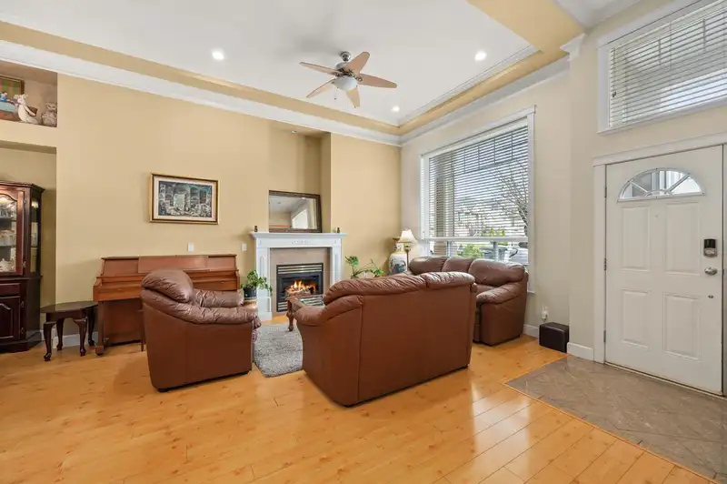 6763 147A STREET - photo 2 of 40