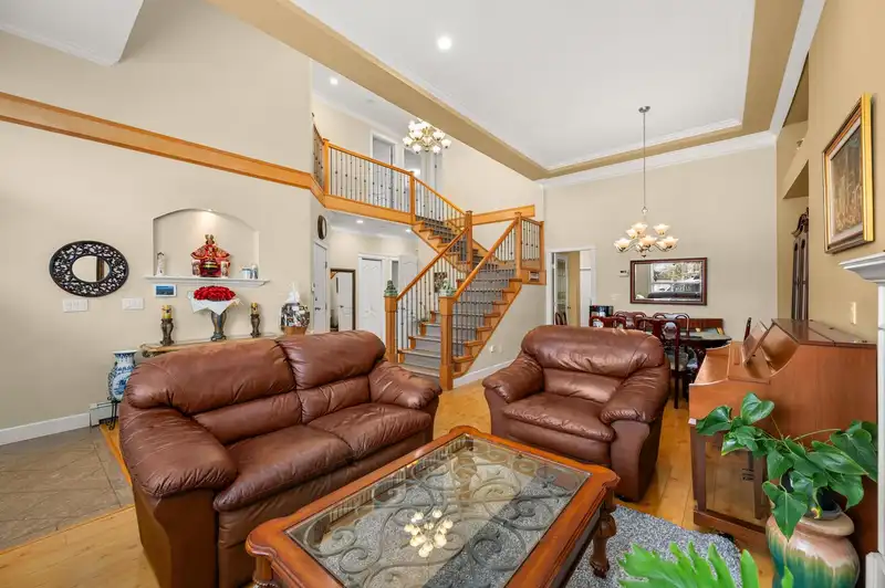 6763 147A STREET - photo 3 of 40