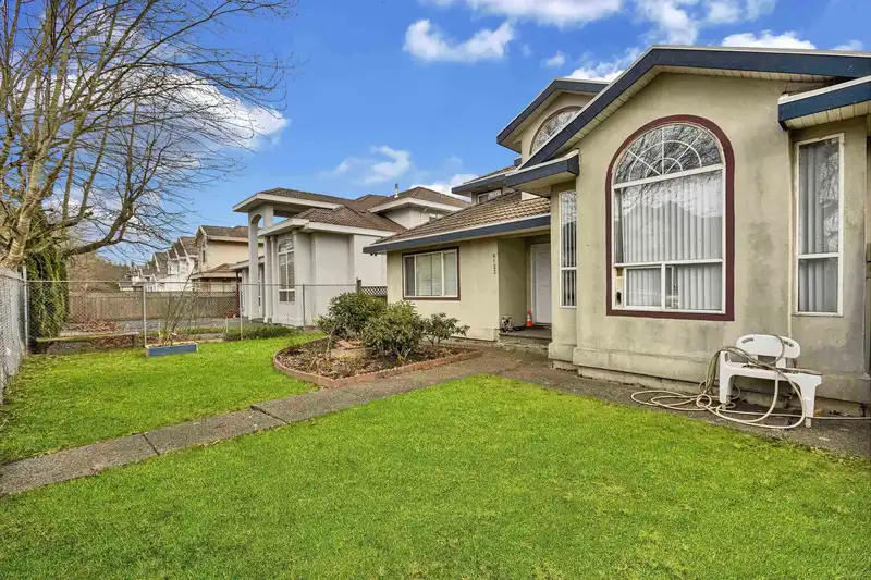 6122 168 STREET - photo 3 of 38