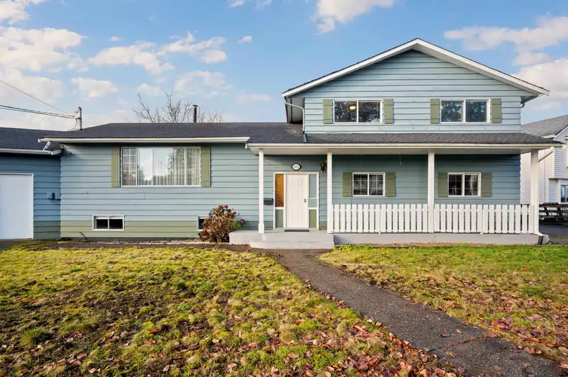 6055 172 STREET - photo 2 of 40