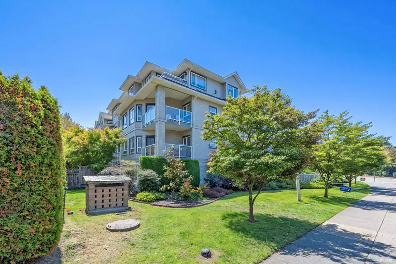 310 8142 120A STREET - photo 2 of 25