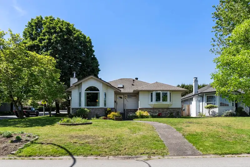 9109 160A STREET - photo 1 of 38