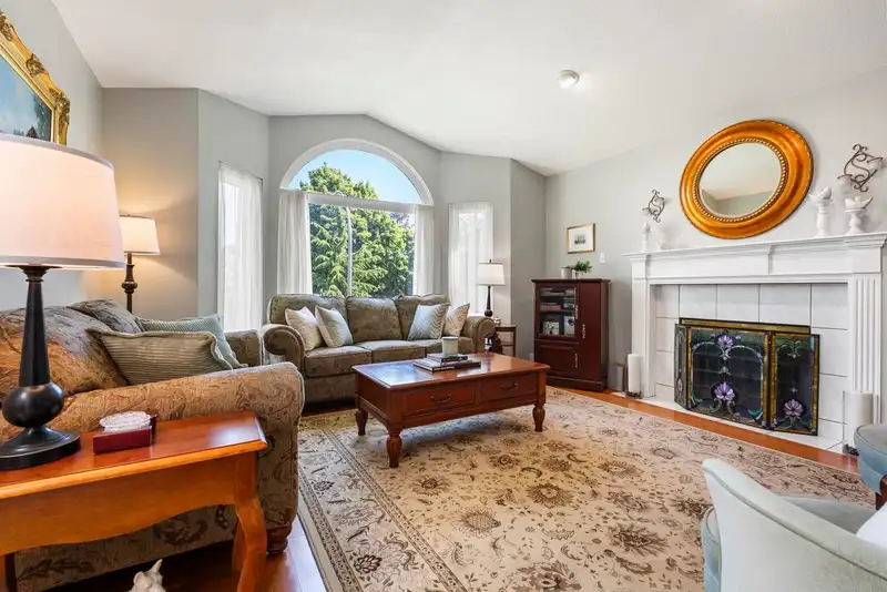 9109 160A STREET - photo 2 of 38