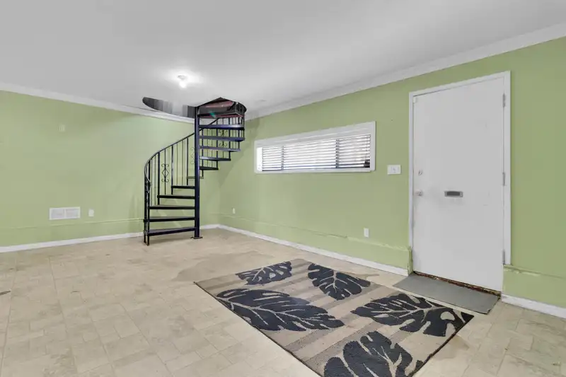 7845 122A STREET - photo 4 of 28
