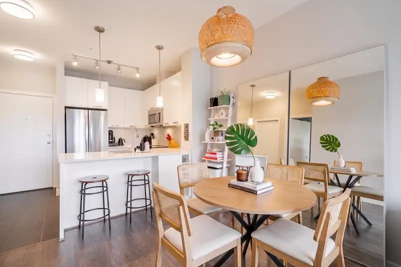 405 15388 105 AVENUE - photo 1 of 35