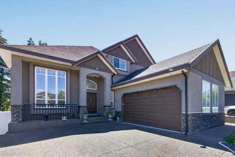 16758 86 AVENUE - photo 4 of 40