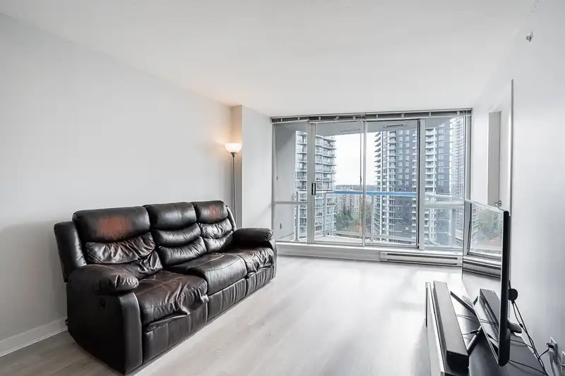 1809 13618 100 AVENUE - photo 2 of 20