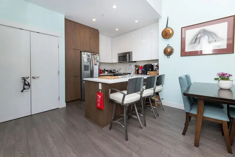 404 875 GIBSONS WAY - photo 4 of 25