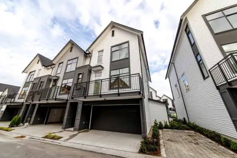 21 17555 57A AVENUE - photo 1 of 17