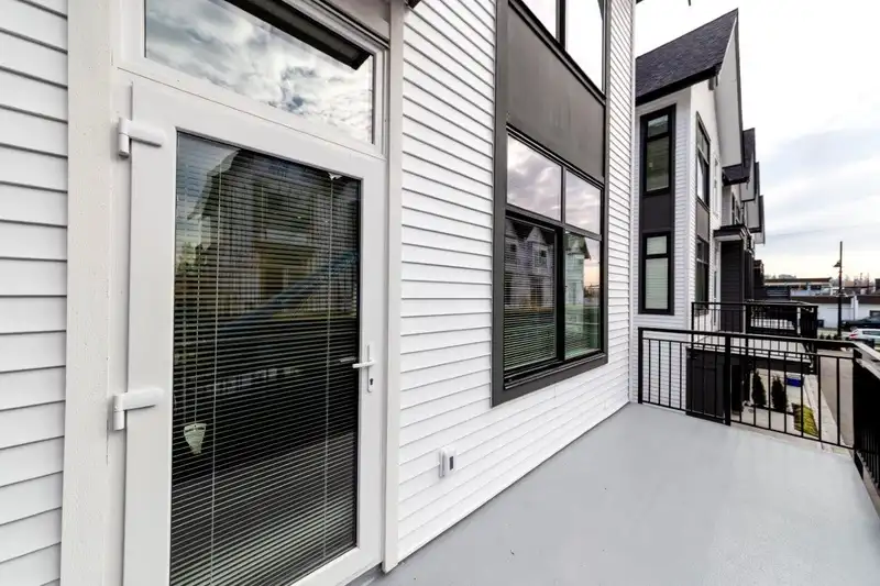 21 17555 57A AVENUE - photo 3 of 17