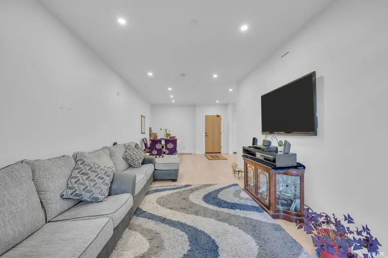 101 20416 PARK AVENUE - photo 4 of 21