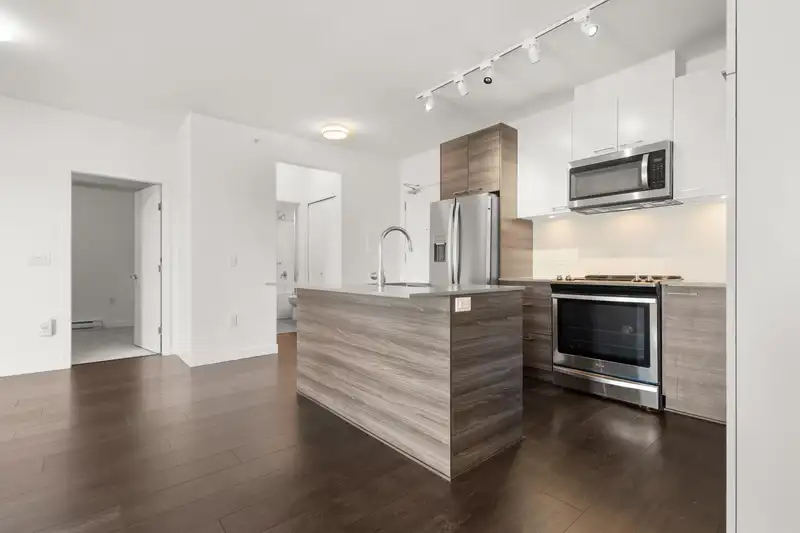 606 10581 140TH STREET - photo 4 of 40