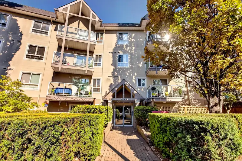 205 8110 120A STREET - photo 2 of 21