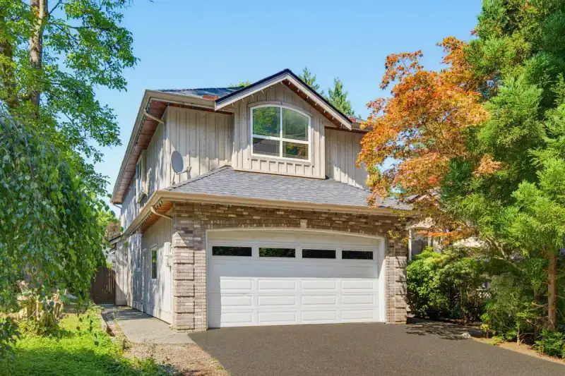 16587 84 AVENUE - photo 1 of 40