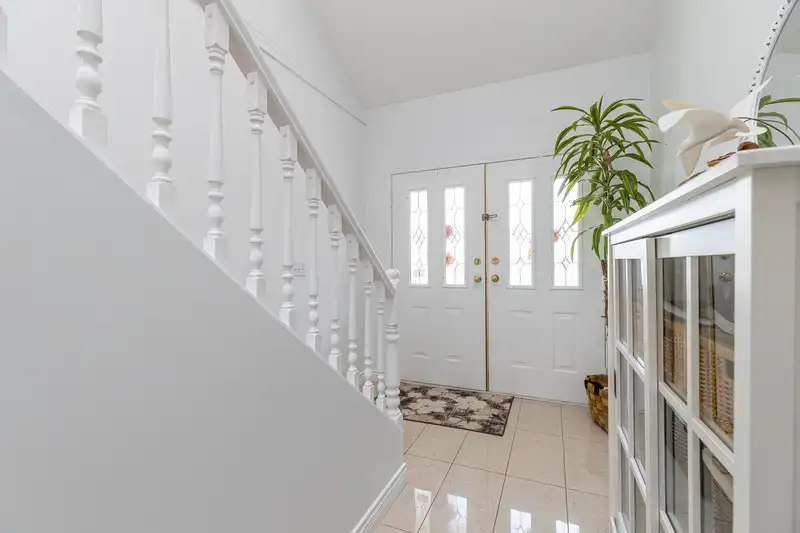 8237 167A STREET - photo 2 of 29