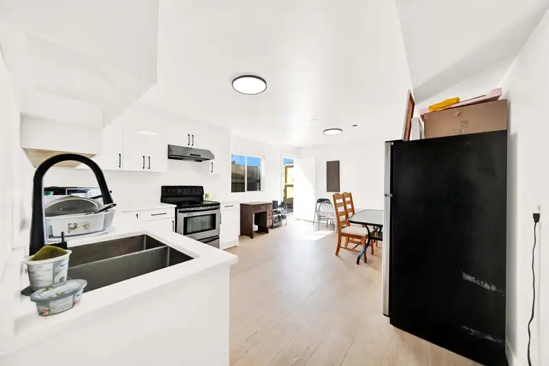 12712 113A AVENUE - photo 4 of 25