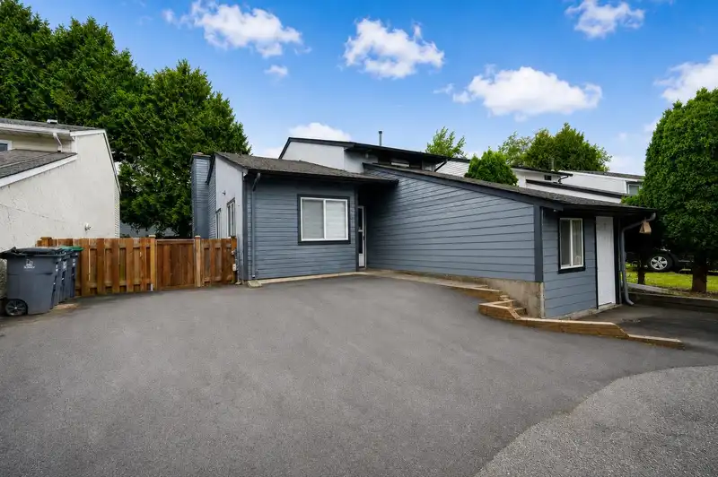 12458 76B AVENUE - photo 3 of 14